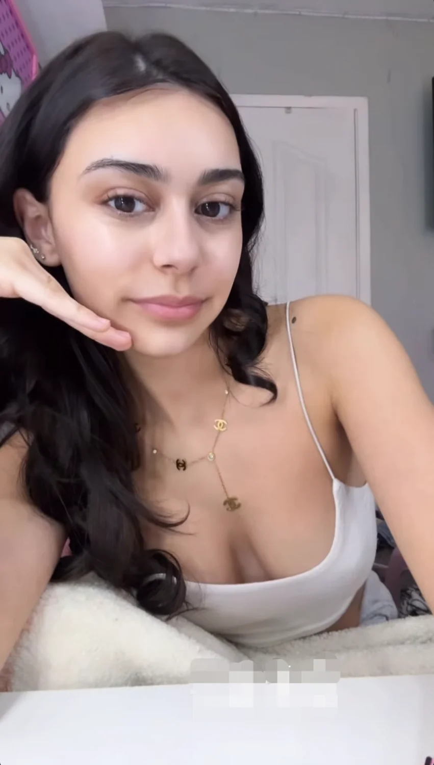 The body of this teen is just amazing image 3