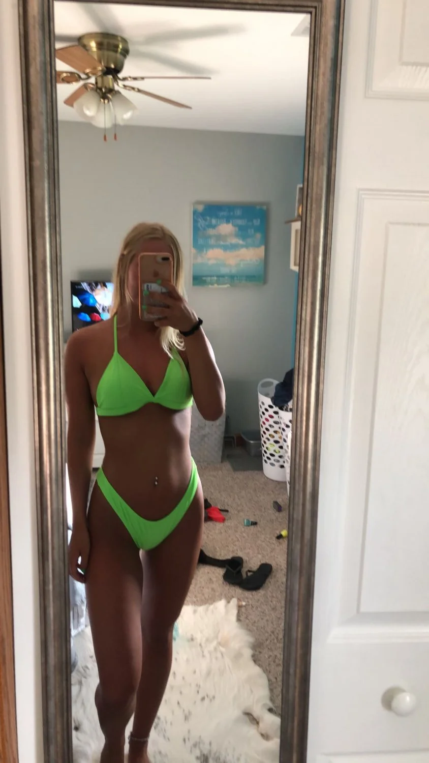Fit blonde Webslut Macie image 17