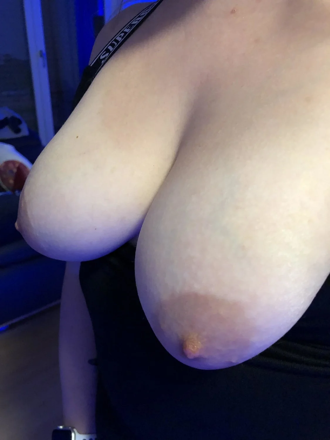 Lola 37 year old Northwest German with saggy tits image 3
