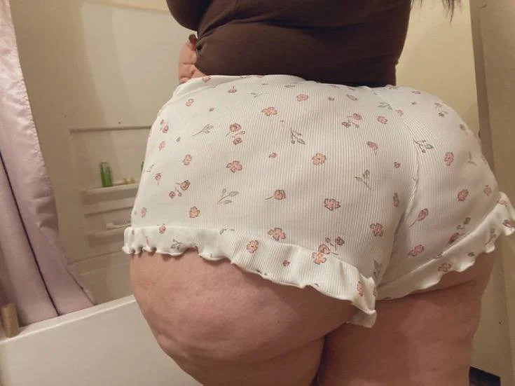 Who this cute, chubby whore? image 2