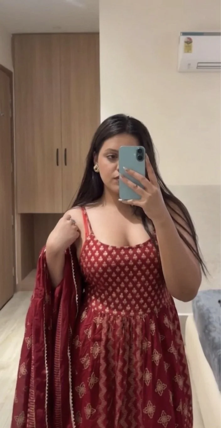 Hot indian insta infleuncer viral pics showing with her face image 17