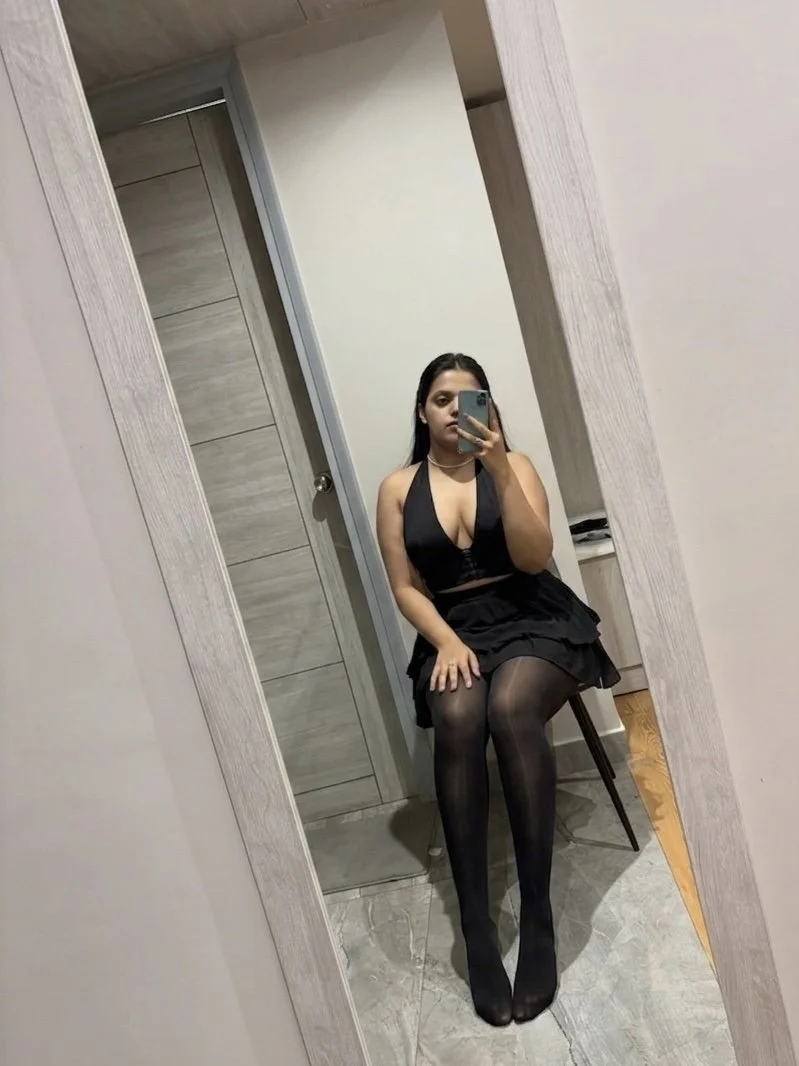 Hot indian insta infleuncer viral pics showing with her face image 2
