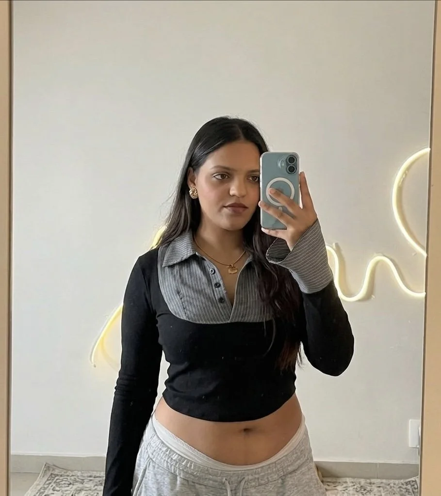 Hot indian insta infleuncer viral pics showing with her face image 23