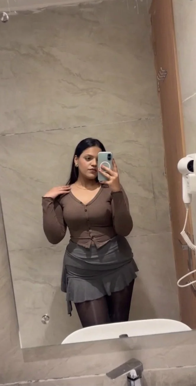 Hot indian insta infleuncer viral pics showing with her face image 24
