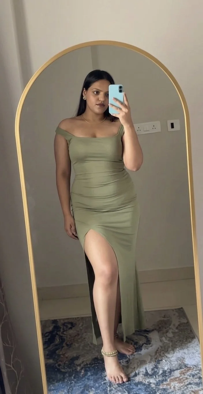 Hot indian insta infleuncer viral pics showing with her face image 25