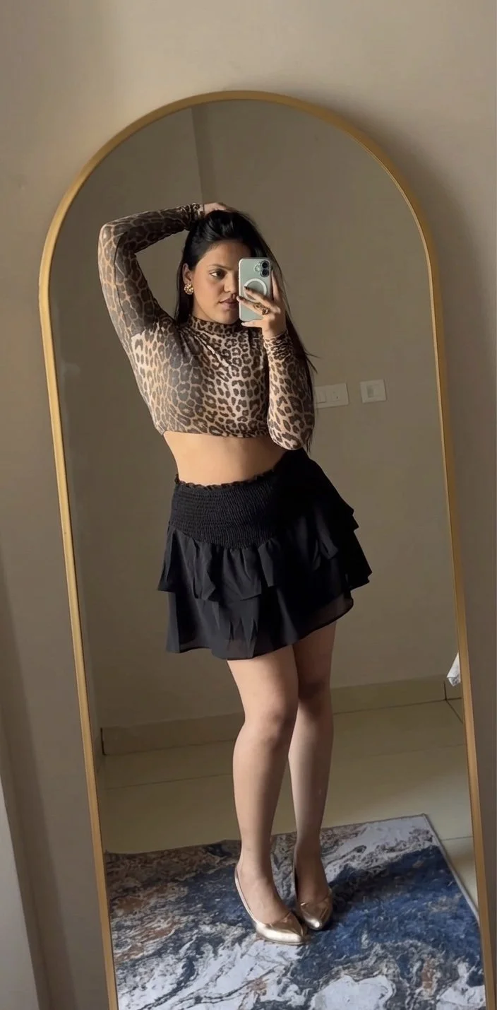 Hot indian insta infleuncer viral pics showing with her face image 28