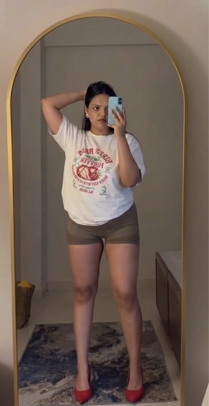 Hot indian insta infleuncer viral pics showing with her face image 29