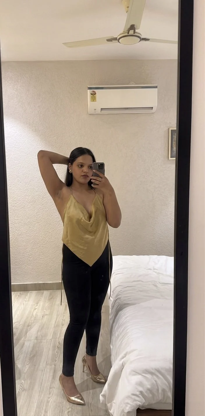 Hot indian insta infleuncer viral pics showing with her face image 31