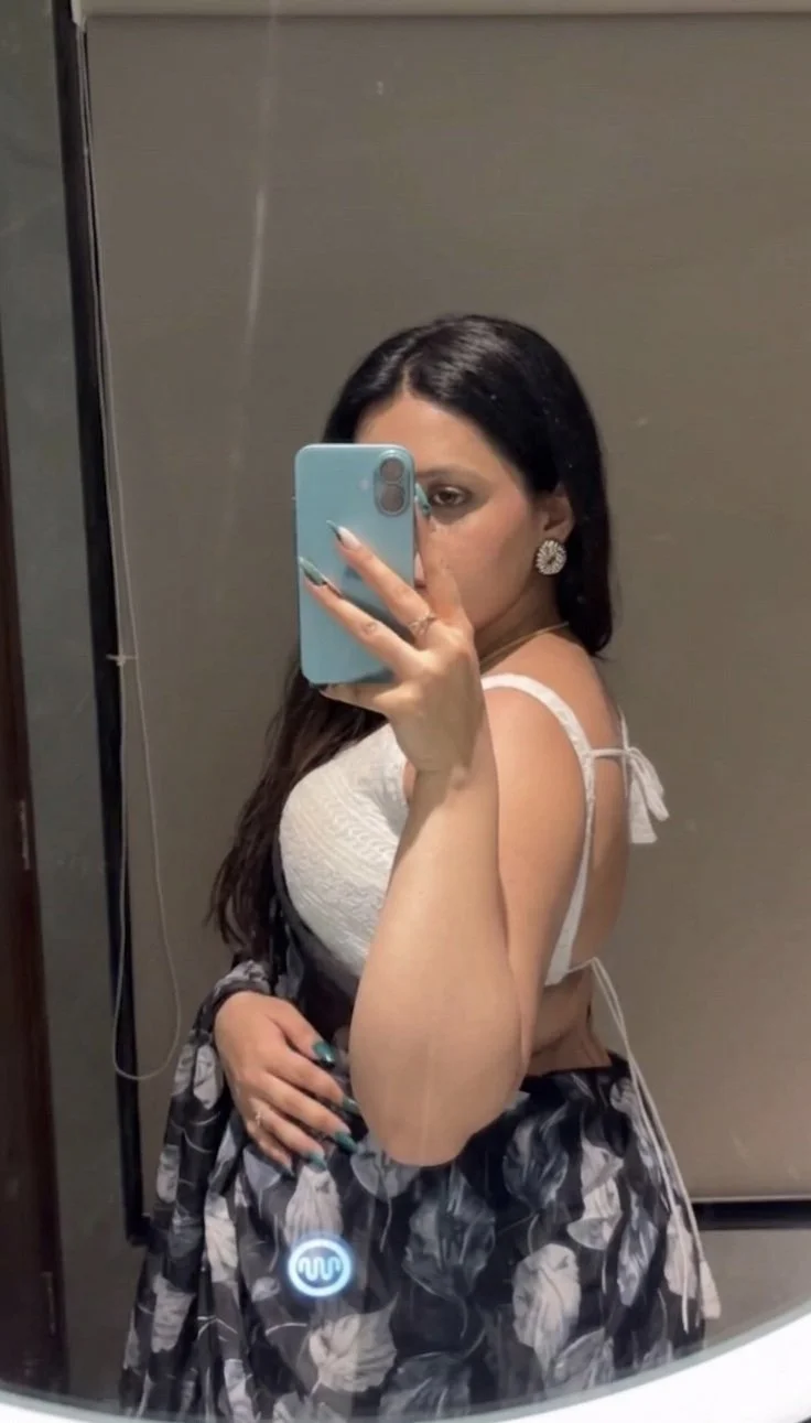 Hot indian insta infleuncer viral pics showing with her face image 37