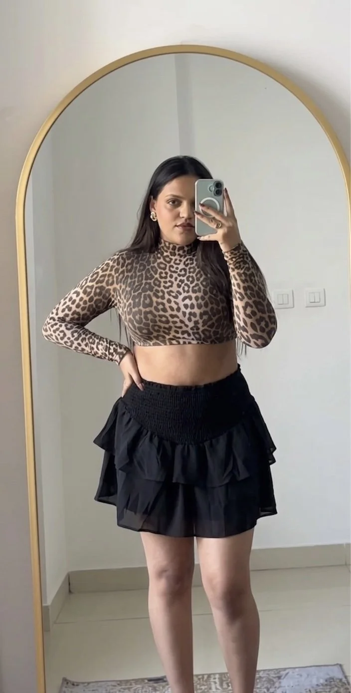 Hot indian insta infleuncer viral pics showing with her face image 40