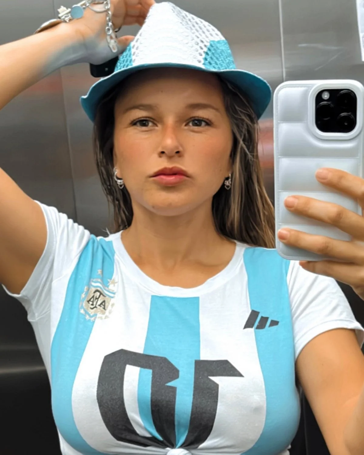 Tucumana ciclista le encanta presumir sus pezones en Instagram image 5