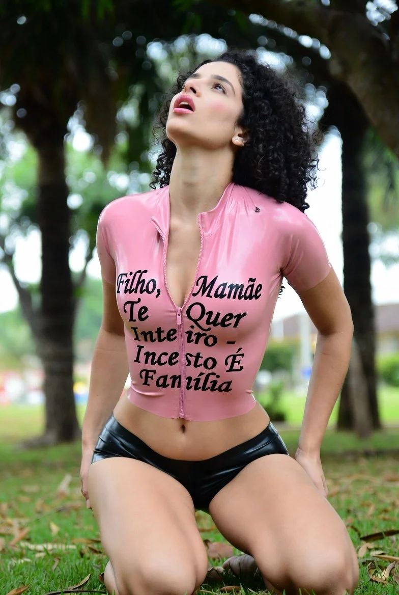 Imagens de mamães safadas que amam seus filhos de uma forma diferente. MILF - TABOO - IA - AI image 11