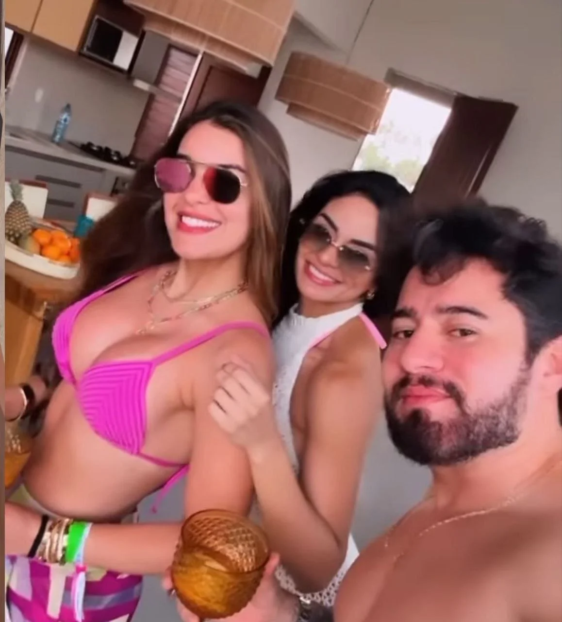 Traiu o marido com o pedreiro responsável pela obra da casa🙈🐂🤤😋🔥😈 image 3
