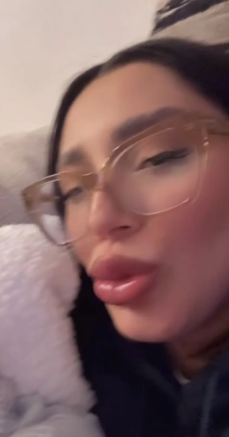 Latina milf dsl lips I would bust all over her beautiful slutty face image 6