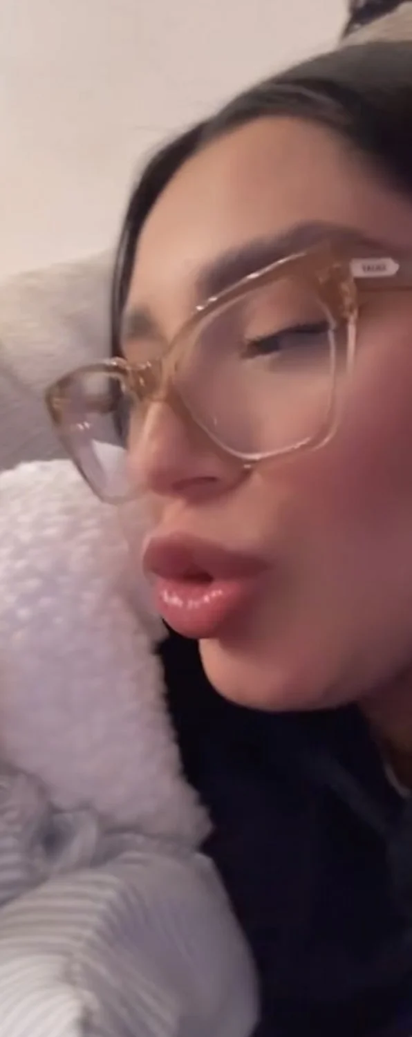 Latina milf dsl lips I would bust all over her beautiful slutty face image 7