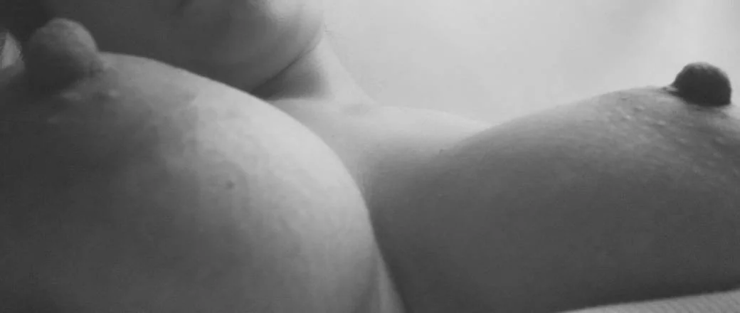 Las tetas de mi esposa main image