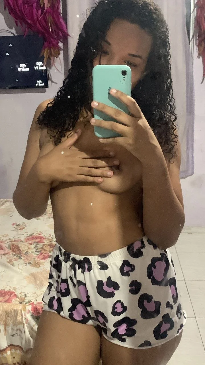 magrinha cacheada muito gostosinha image 3