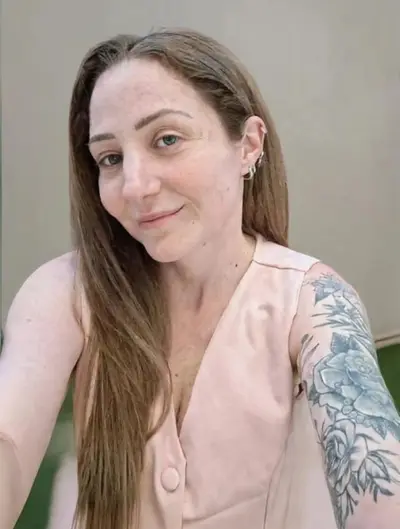Adoro quando surgem gente que conhece minha esposa na vida real. O mundo é pequeno. Quem conhece? 🫣 cover image