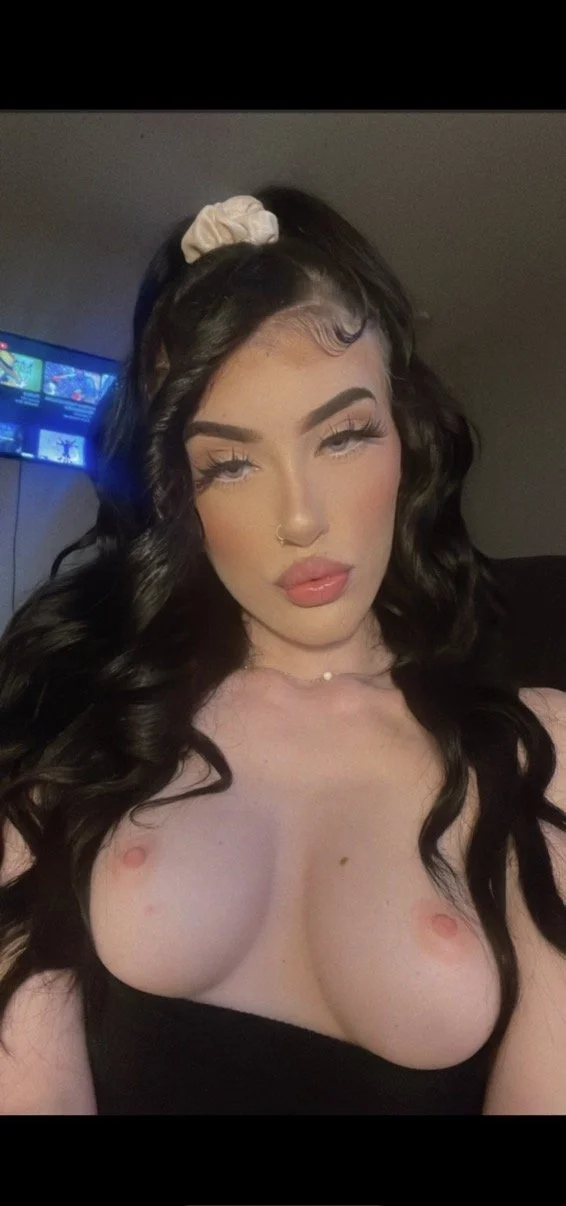 Perfect Ass White Girl (PAWG) image 3