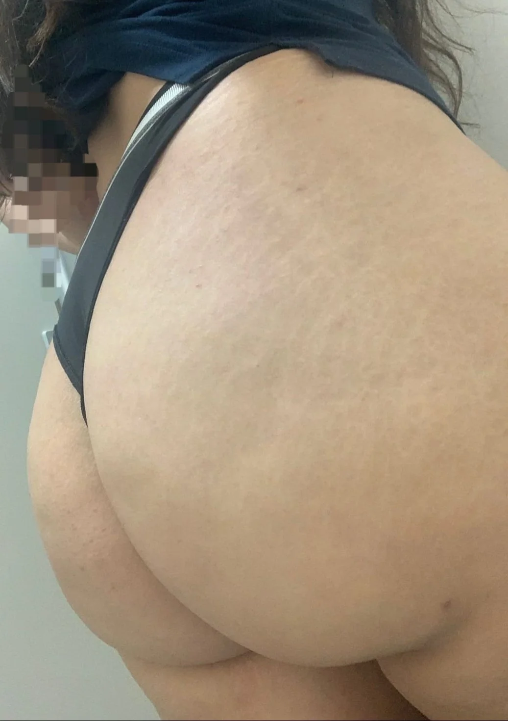 Esposa gostosa e rabuda de um seguidor ....gosta de ser fodida sem piedade main image