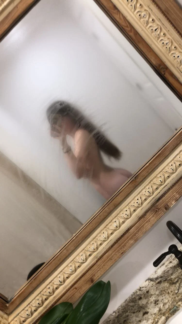 Teen Bella Getting Steamy image 4