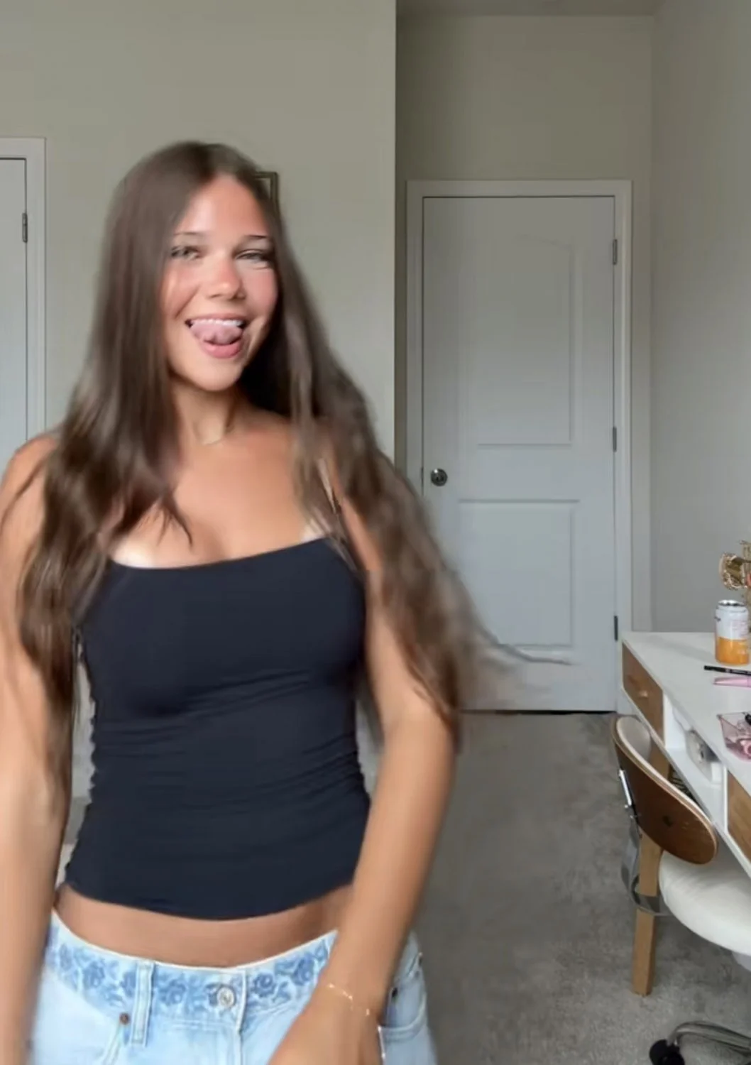 Young Hoe TikTok Teen image 3