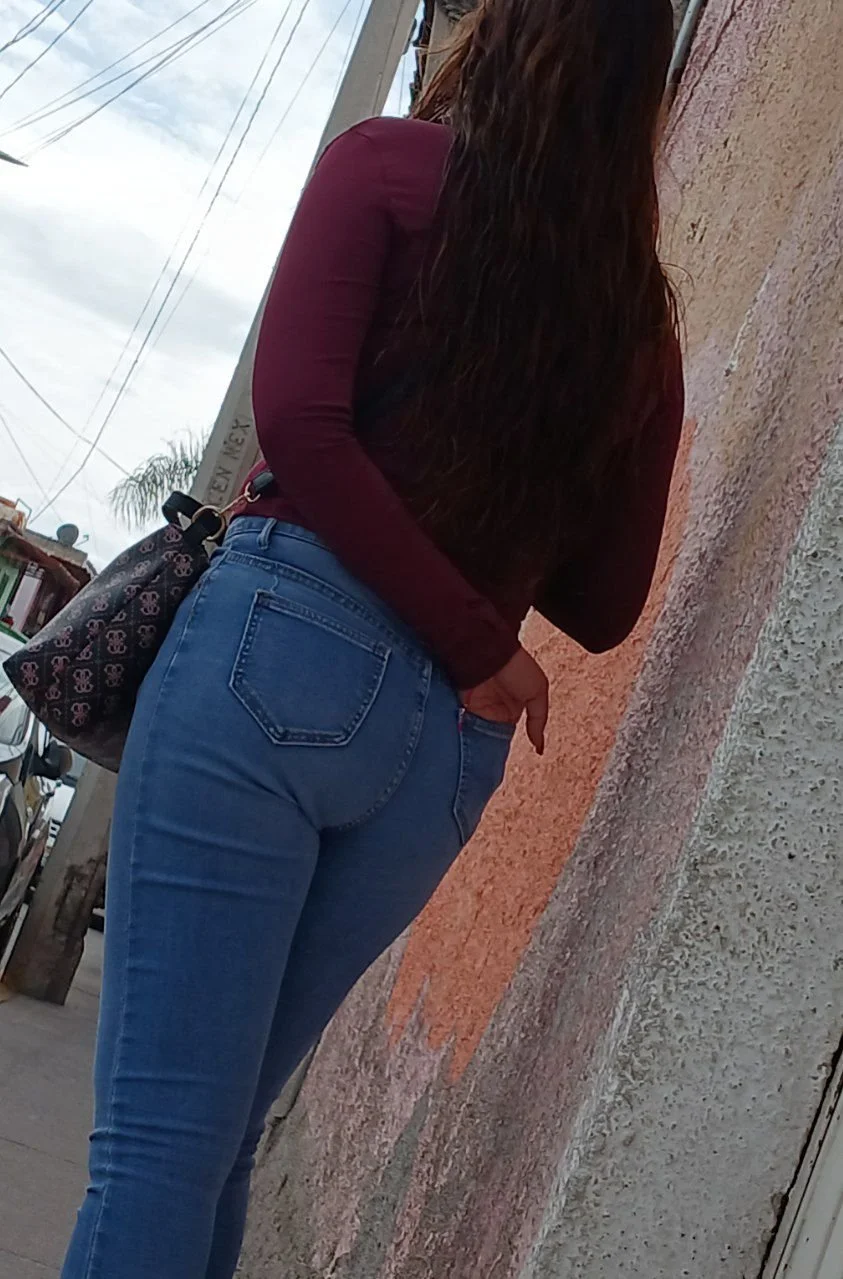 Voyeur rica zorrita en esquina image 11