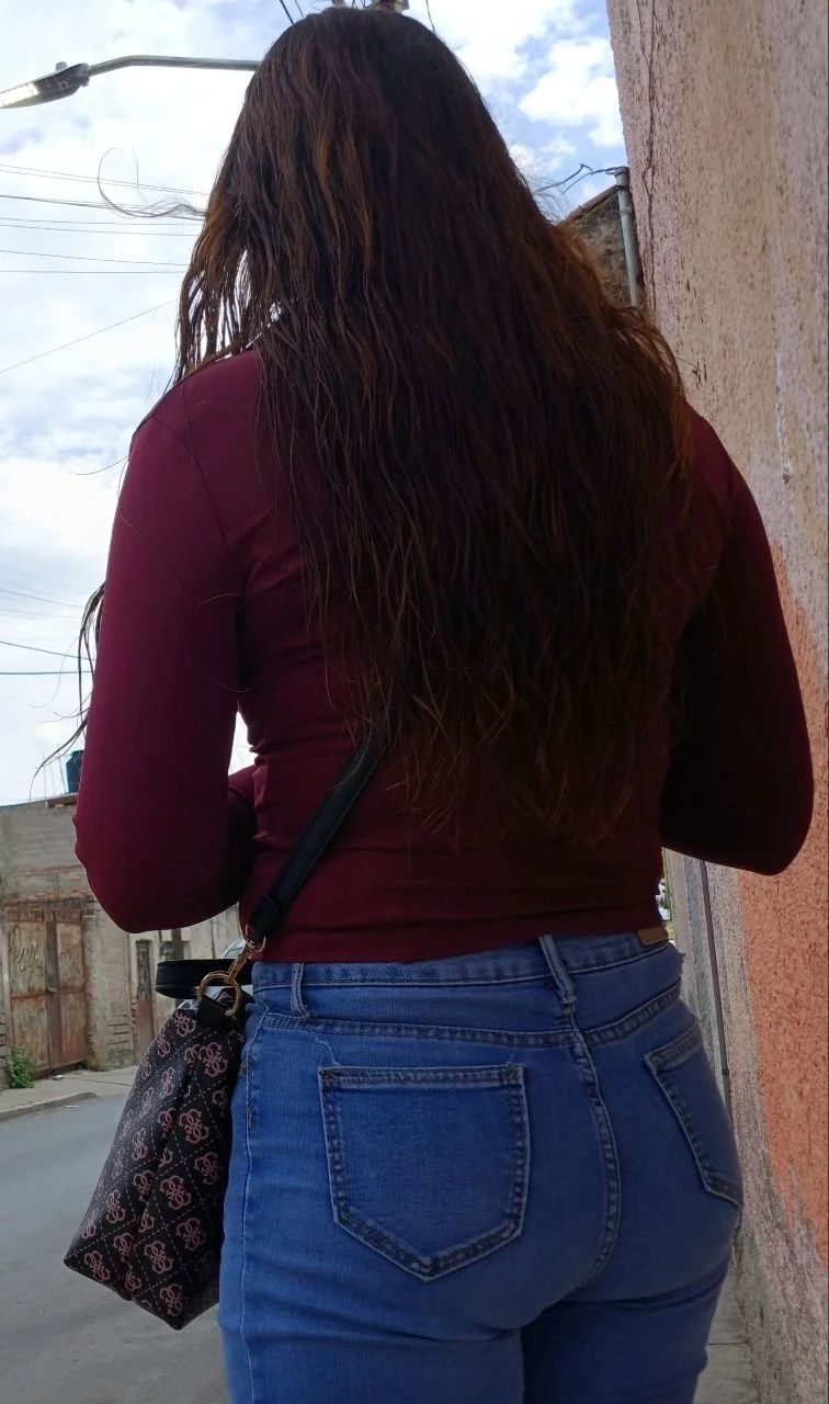 Voyeur rica zorrita en esquina image 12