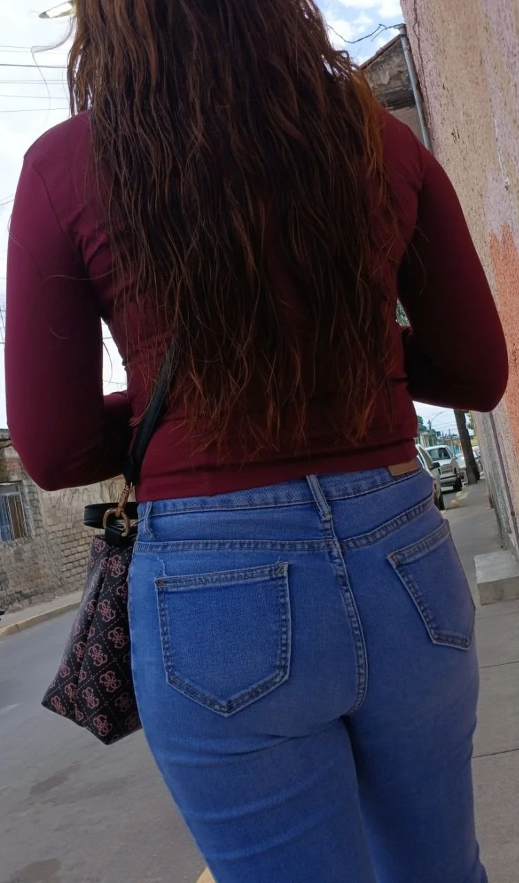 Voyeur rica zorrita en esquina image 4
