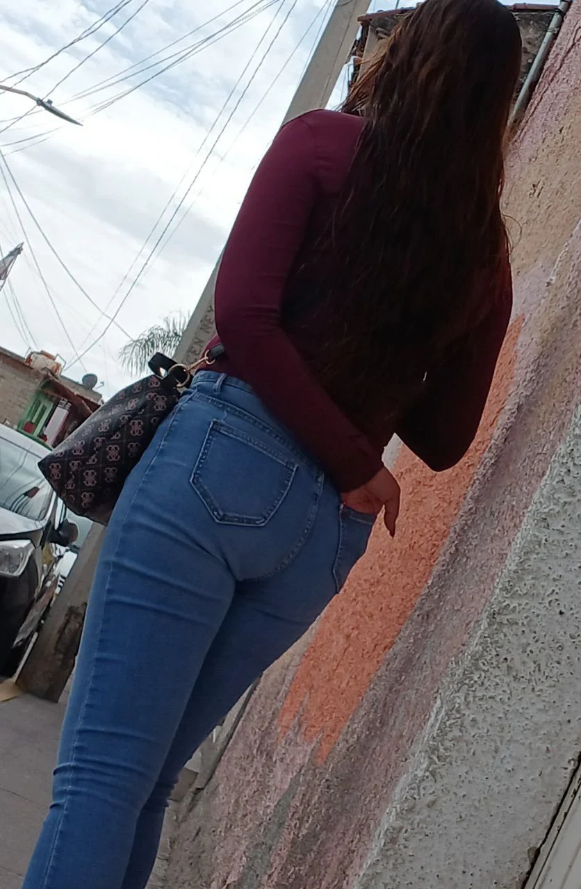 Voyeur rica zorrita en esquina image 6