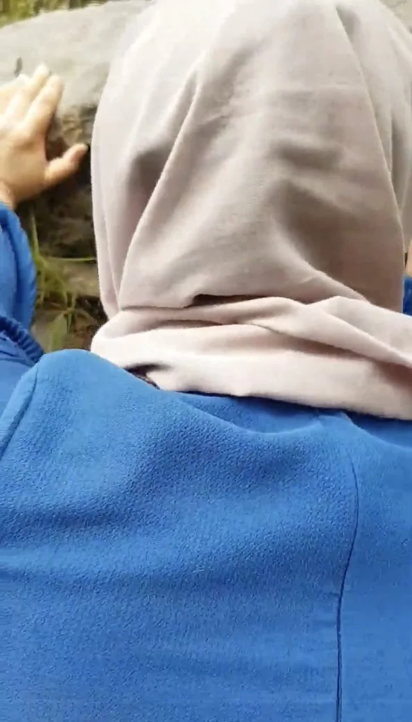 beurette hijab outdoor image 2
