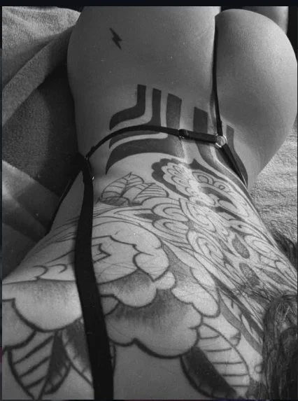 Barby Puta Tatuada Culona image 11