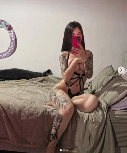 Barby Puta Tatuada Culona image 7