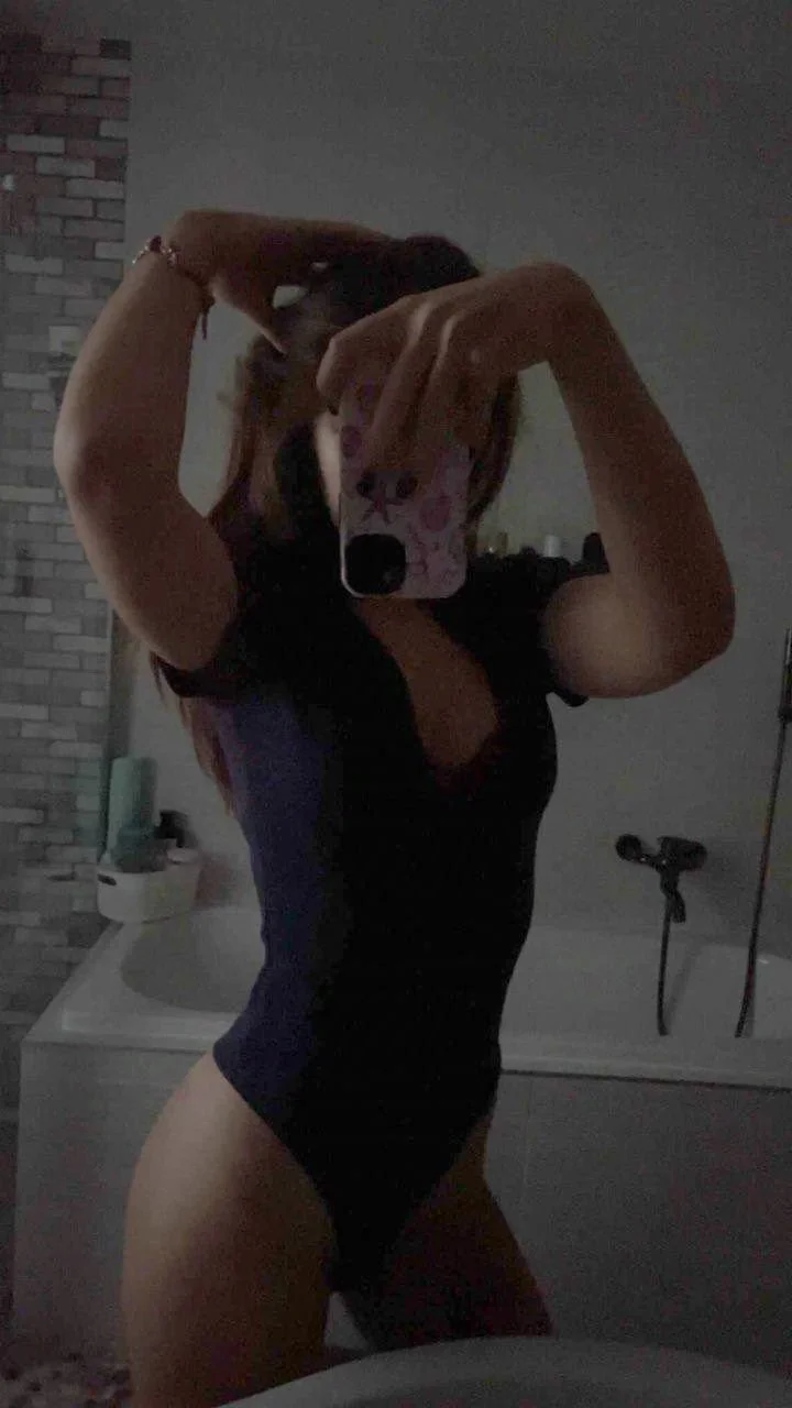 Trisha 19 image 22