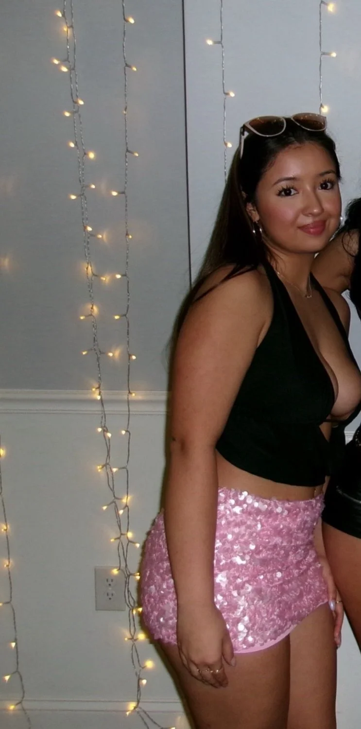 Latina Teen Bop Naomie image 3