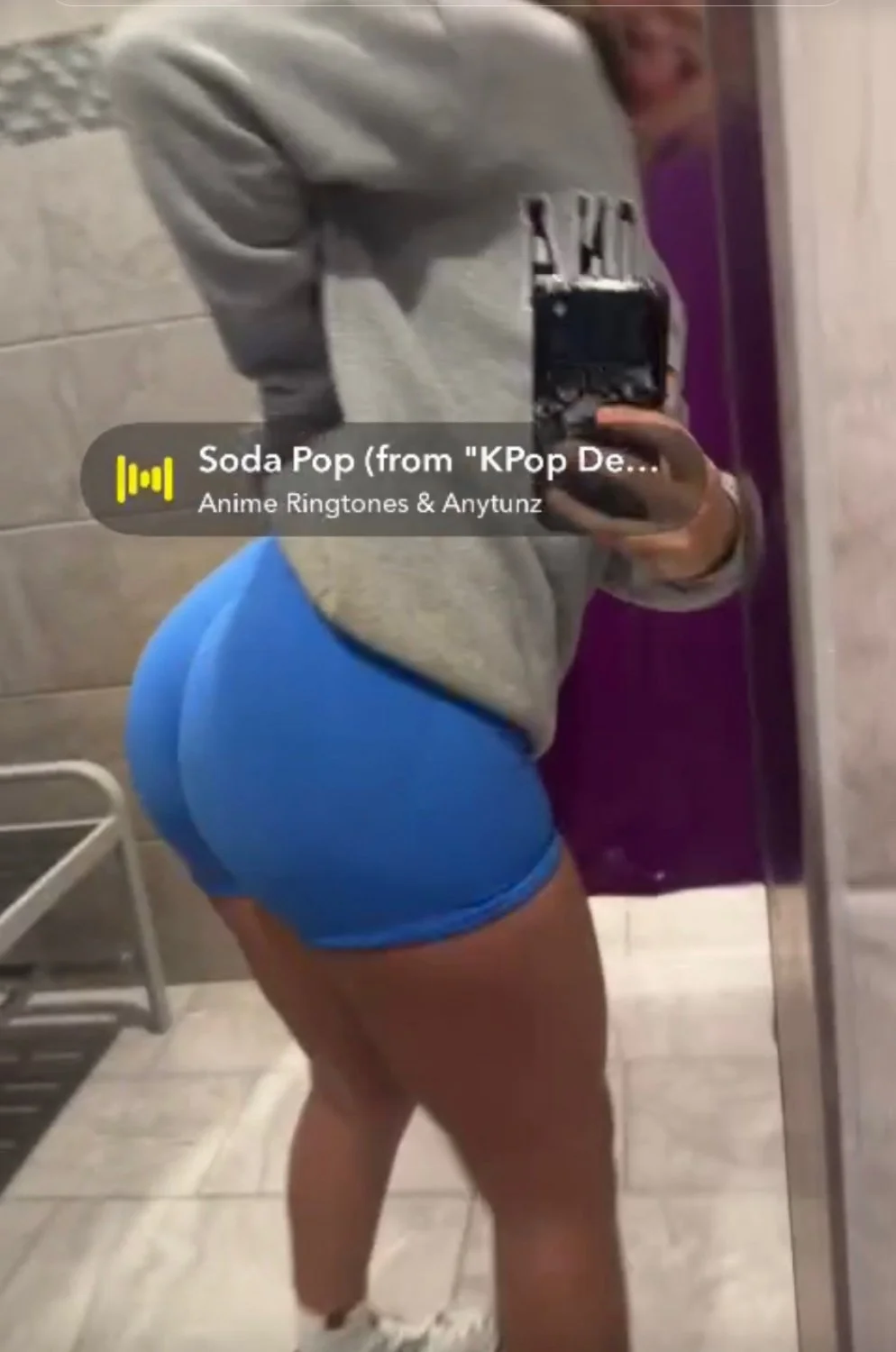 Latina Teen Bop Naomie image 8