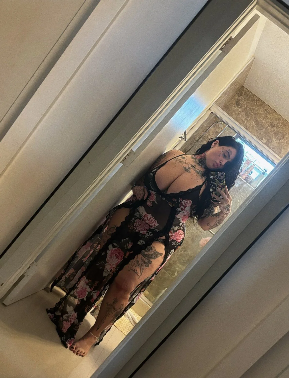 Gorgeous latina image 4