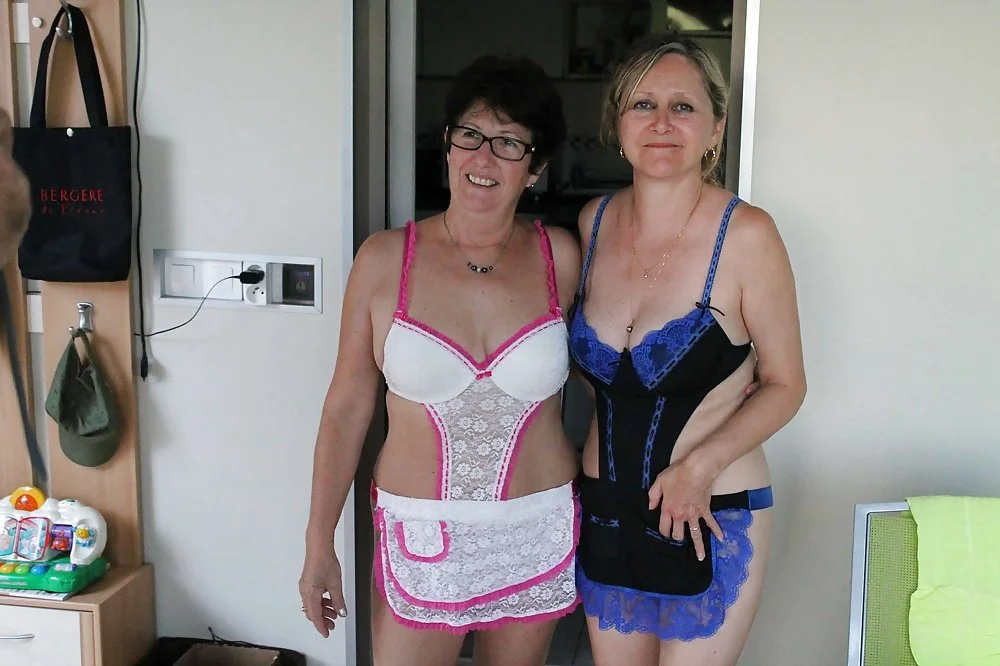 Mature naturists image 6