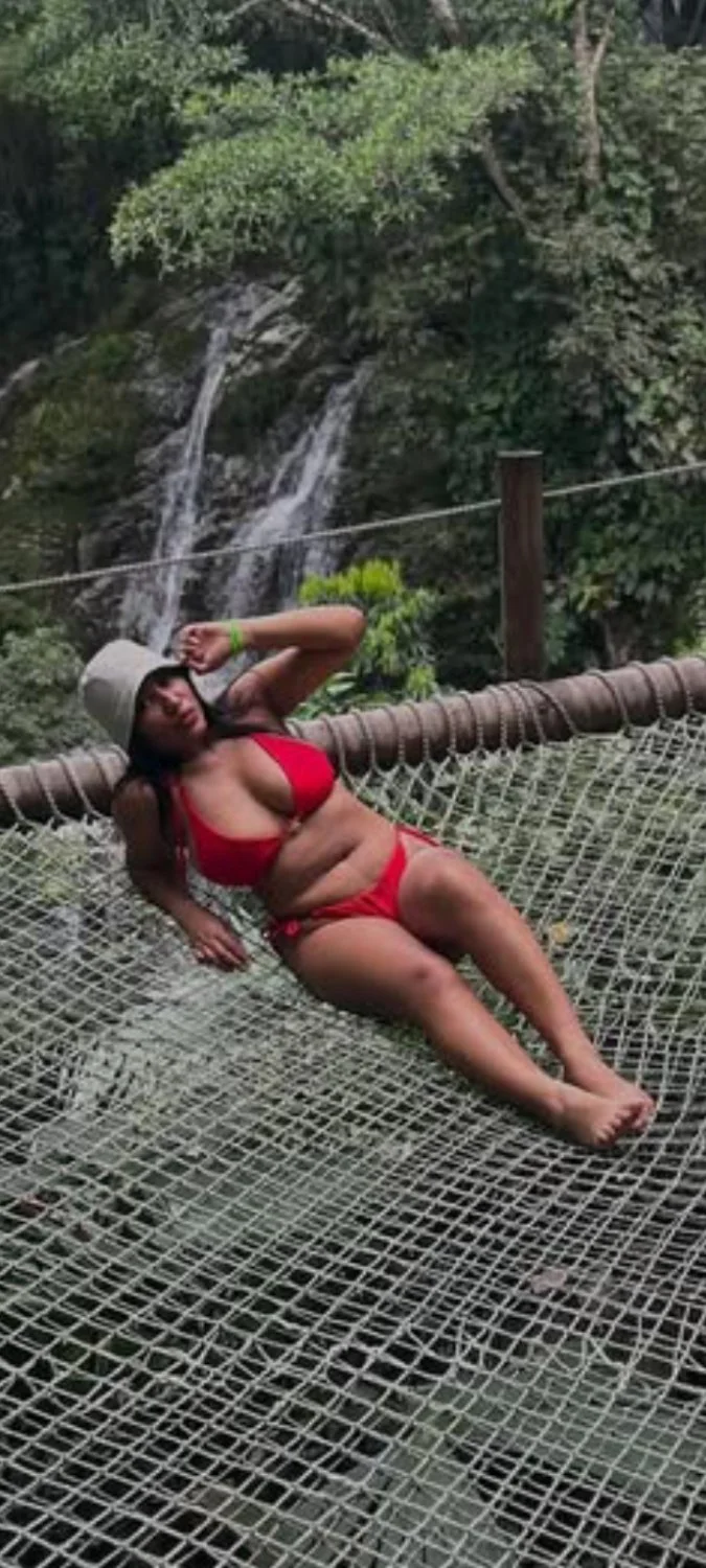 Novia negra exhibida image 12