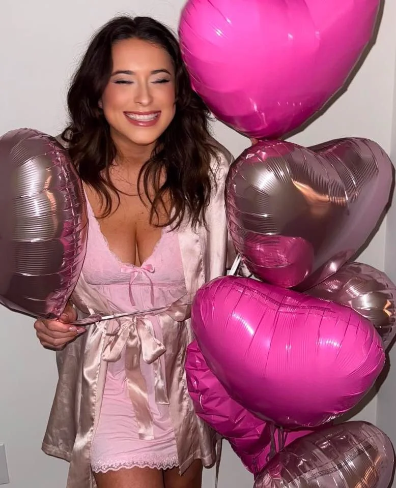 Busty irl slut, Ashley image 2