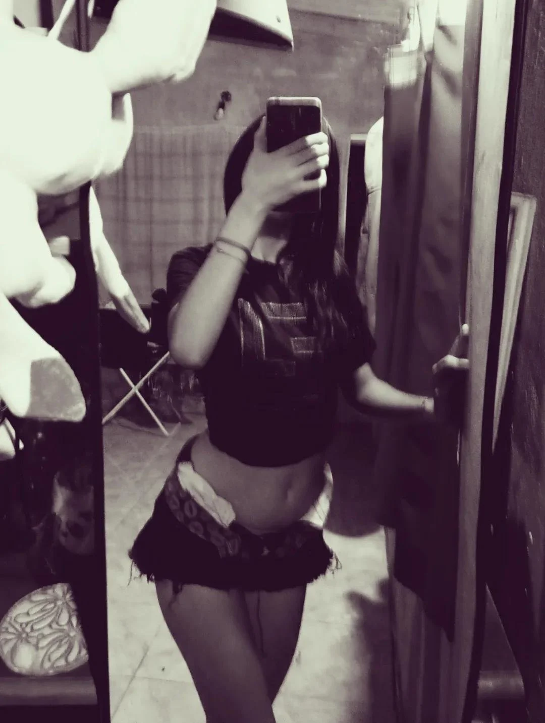 Latina slut turns 18 and give her first bj to her cousin image 3