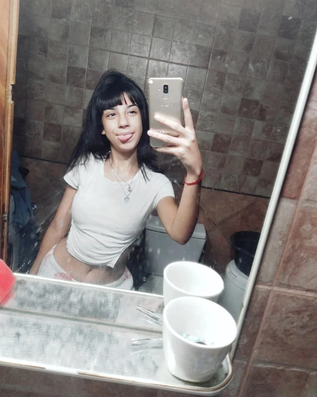 Latina slut turns 18 and give her first bj to her cousin image 4