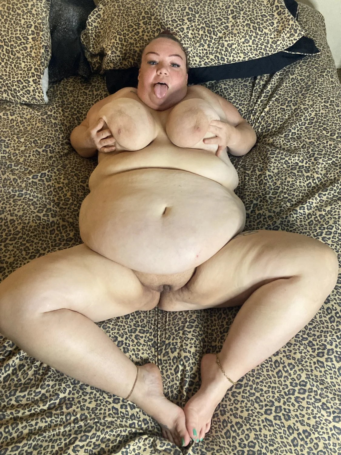 Ghetto white bitch image 3