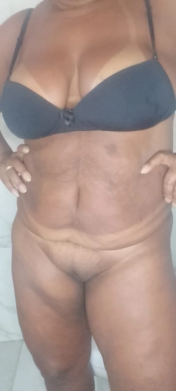 Coroa madura carioca do Rio de Janeiro bunda e buceta grande image 32