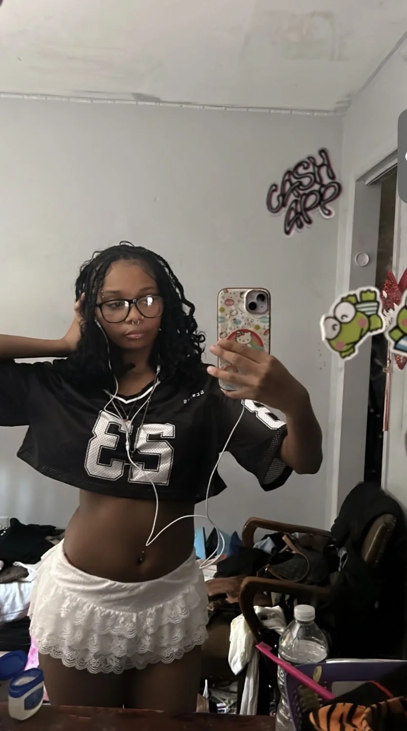 Sexy 19yr black girl main image