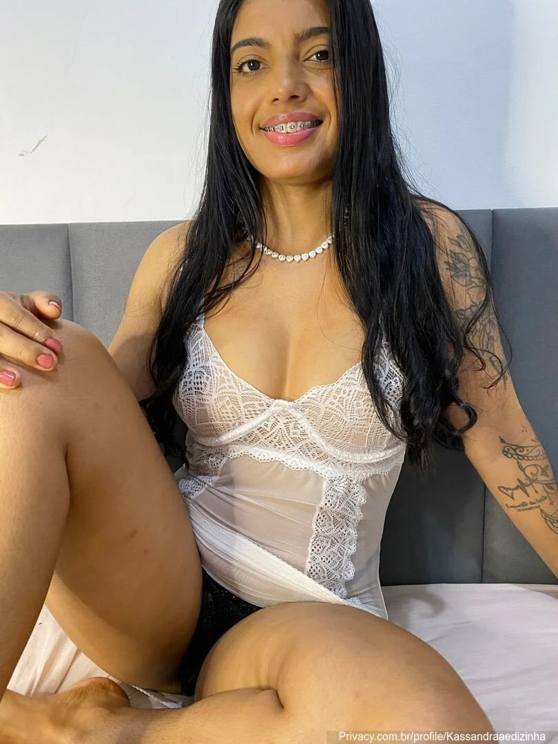 Linda puta de internet abierta de piernas image 12