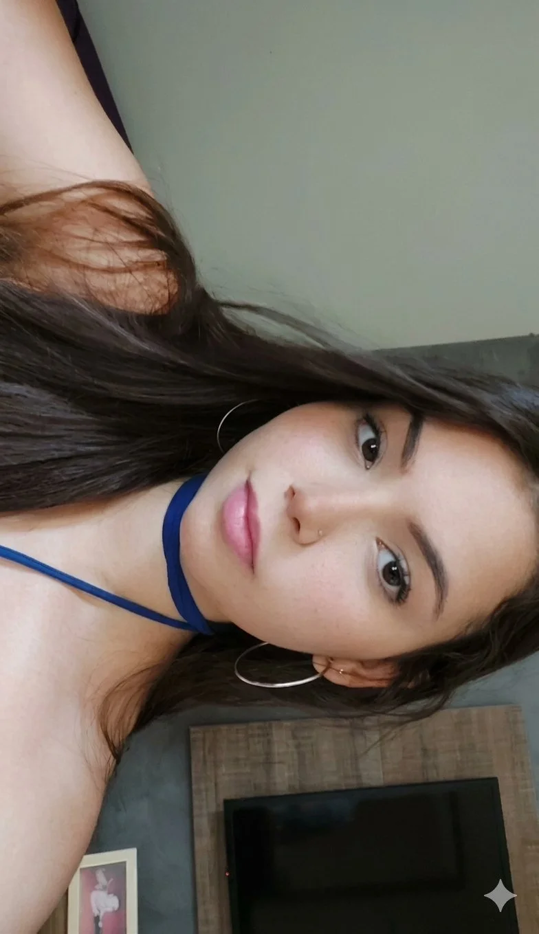 Namorado Vazou fotos de novinha pelada na cama mostrando a bucetinha image 3