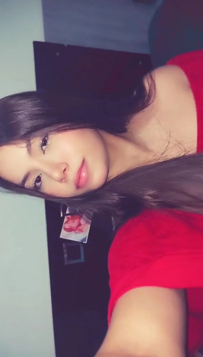 Namorado Vazou fotos de novinha pelada na cama mostrando a bucetinha image 7