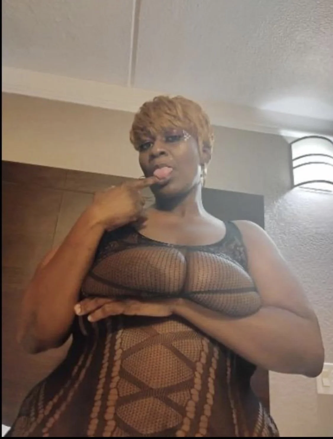 G mama needs love to image 3