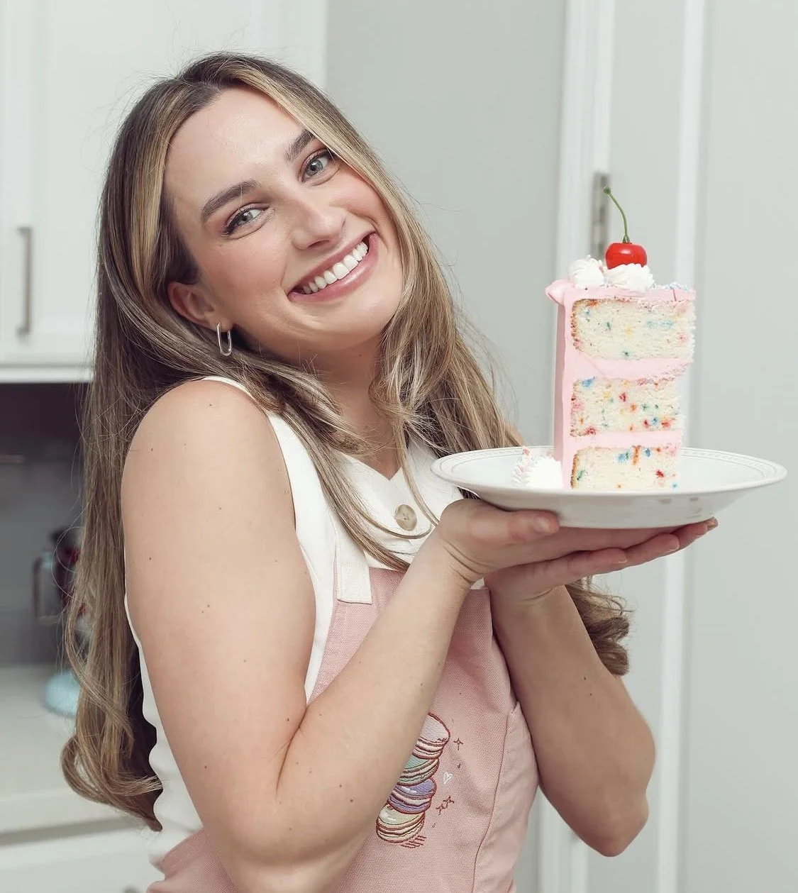 She’s not a baker, she just wants people to stare at her tits! image 10